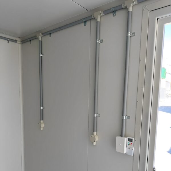 Container 10 Pieds Blanc Modifié avec Climatisation – Image 3